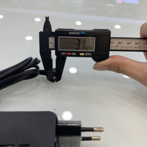 Sạc Laptop Asus 19V - 2.37A chân nhỡ 4.0 x 1.35mm, củ vuông-1